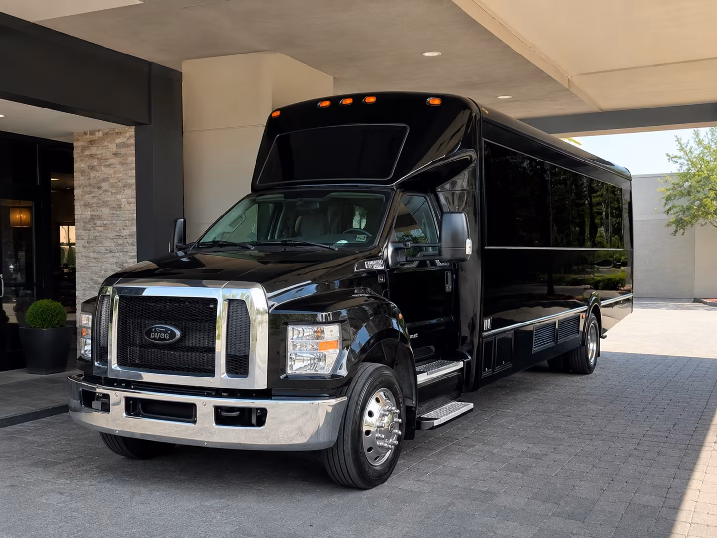Clovis Winery Tour & Pub Crawl Transportation party bus exterior